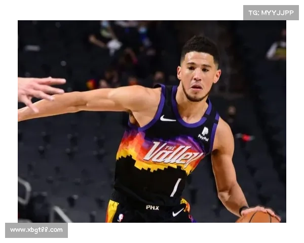 德文·布克以积极态度激励全队始终保持斗志助力球队迎接挑战 德文·布克以积极态度激励全队始终保持斗志助力球队迎接挑战