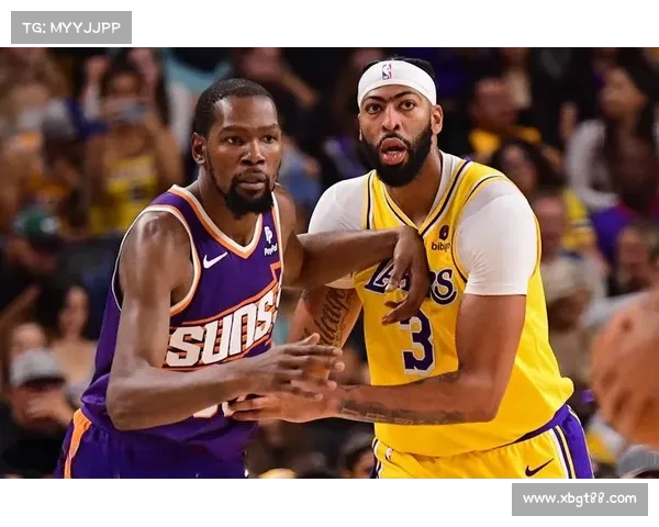 戴维斯分享与父亲共同训练篮球的独特乐趣与成长经历